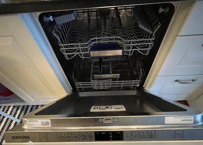 Apartment 83m2-3 Sleeping Rooms-2 Balconies-direct Traffic To Airport And Tourist Places Bergen