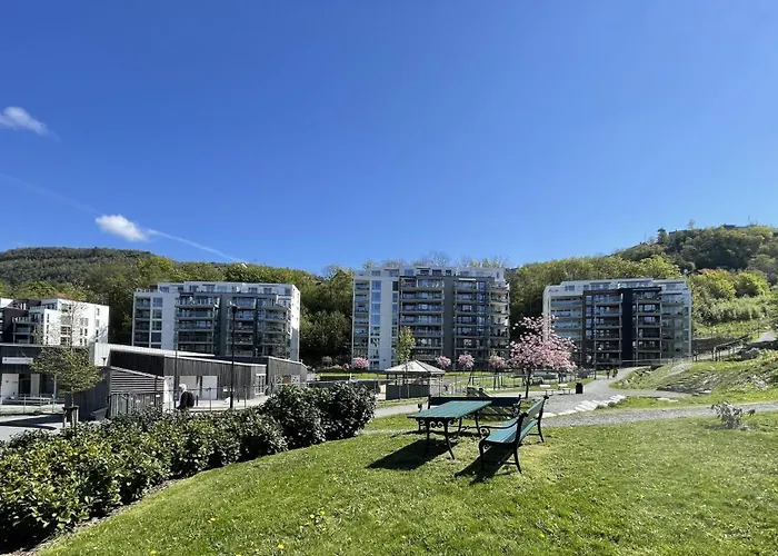 Apartment 83m2-3 Sleeping Rooms-2 Balconies-direct Traffic To Airport And Tourist Places Bergen
