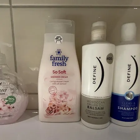 Apartment 83m2-3 Sleeping Rooms-2 Balconies-direct Traffic To Airport And Tourist Places