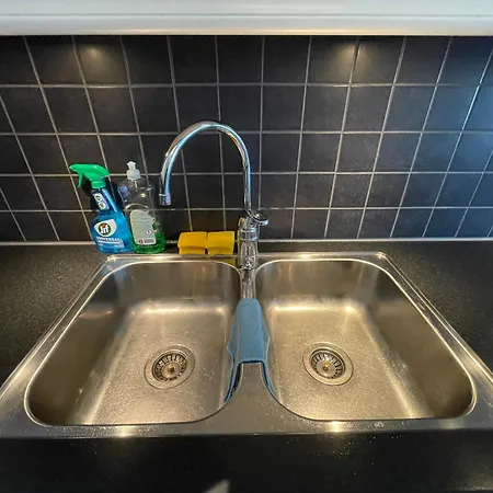 83m2-3 Sleeping Rooms-2 Balconies-direct Traffic To Airport And Tourist Places Bergen