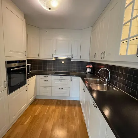 3 Sleeping For 82m2 Which Direct Traffic To Airport And Center Apartment