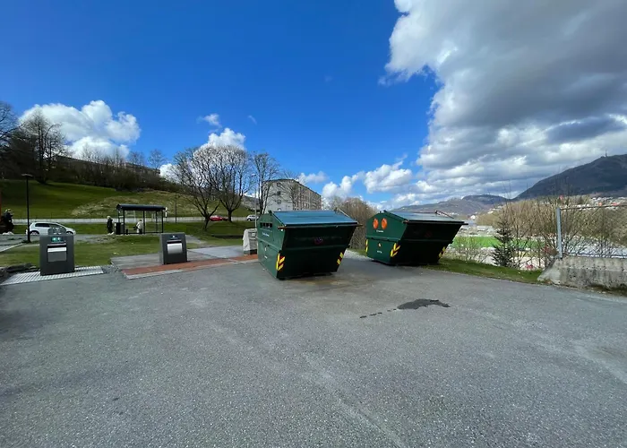 83m2-3 Sleeping Rooms-2 Balconies-direct Traffic To Airport And Tourist Places דירה