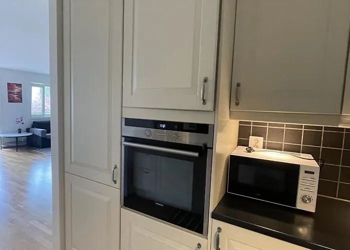 Apartament 83m2-3 Sleeping Rooms-2 Balconies-direct Traffic To Airport And Tourist Places