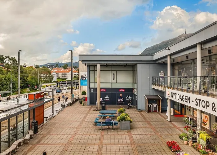 Apartament 83m2-3 Sleeping Rooms-2 Balconies-direct Traffic To Airport And Tourist Places *